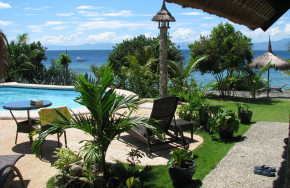 Dolphin House Resort