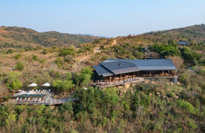Rhino Ridge Safari Lodge