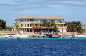 Den Laman Condominiums